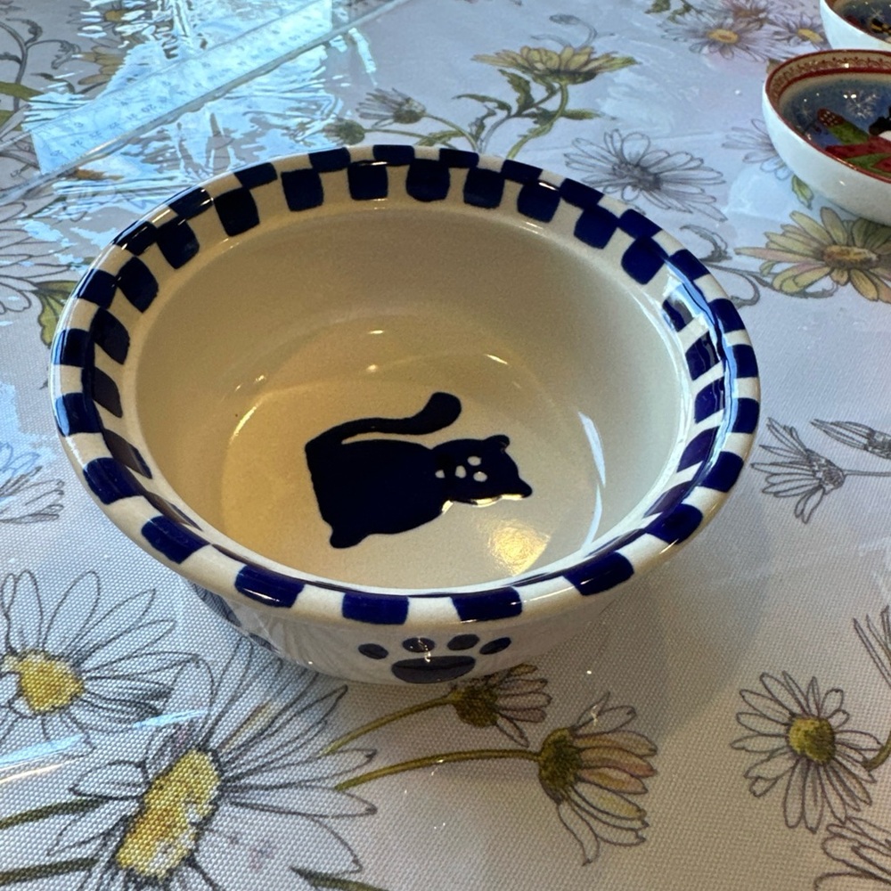 Castlemere stoneware cat food bowl 6 inches in cobalt blue. - Picture 11 of 11